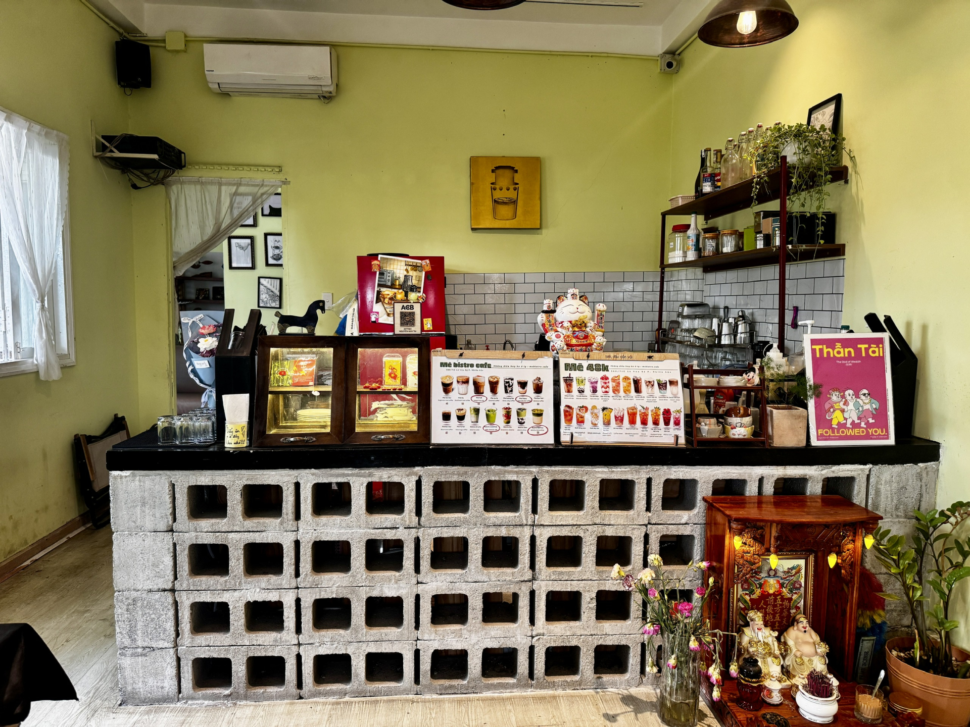 CLIP Đến qu&aacute;n c&agrave; ph&ecirc; "kh&aacute;ch ngồi 10 tiếng, đ&aacute;nh gi&aacute; 1 sao": Nh&acirc;n vi&ecirc;n phủ nhận đ&oacute;ng cửa v&igrave; &aacute;p lực, nh&oacute;m kh&aacute;ch l&agrave; trường hợp đặc biệt- Ảnh 5.