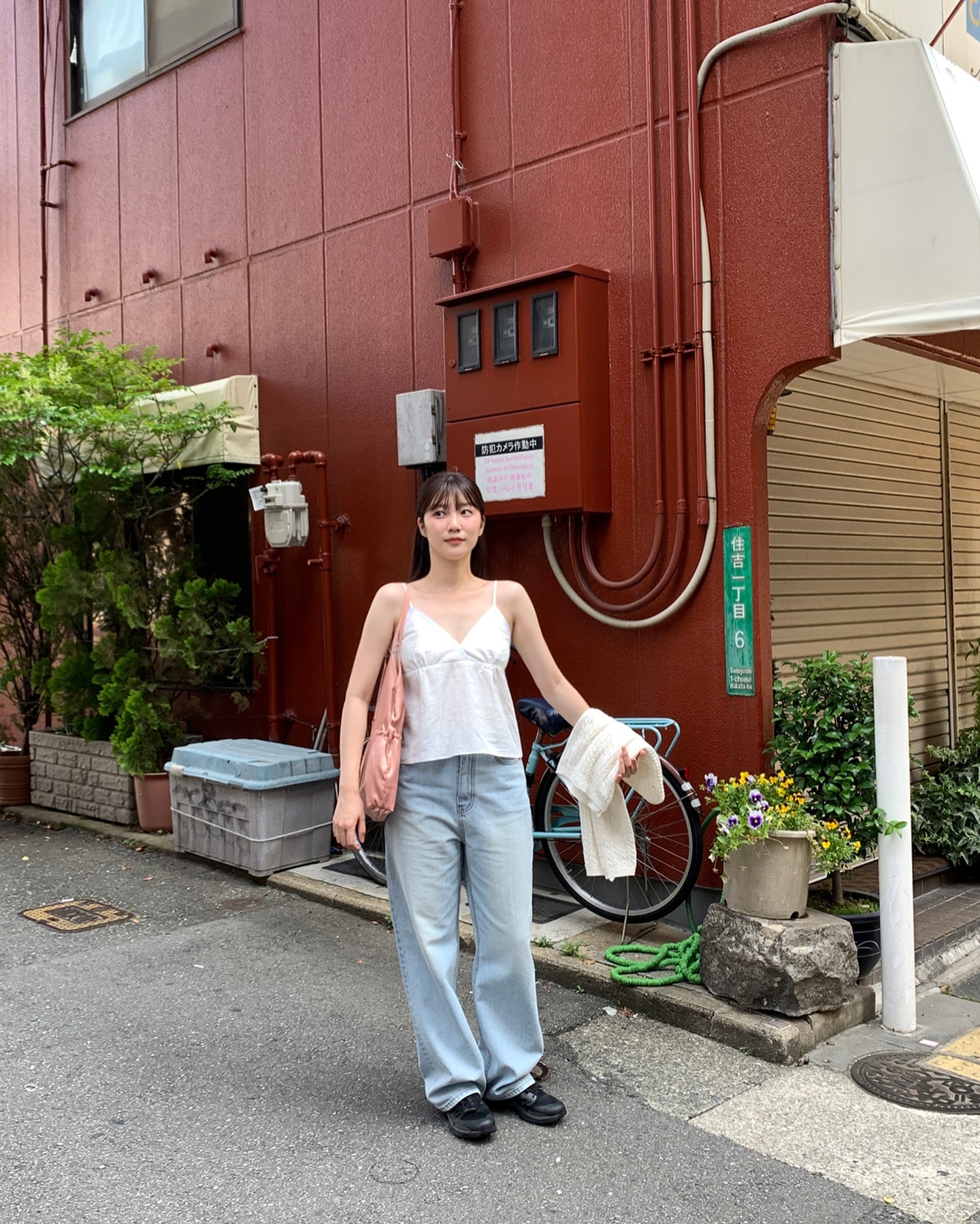 Chị em chỉ cần đ&uacute;ng 2 kiểu quần jeans nhẹ m&aacute;t trong m&ugrave;a h&egrave;- Ảnh 3.