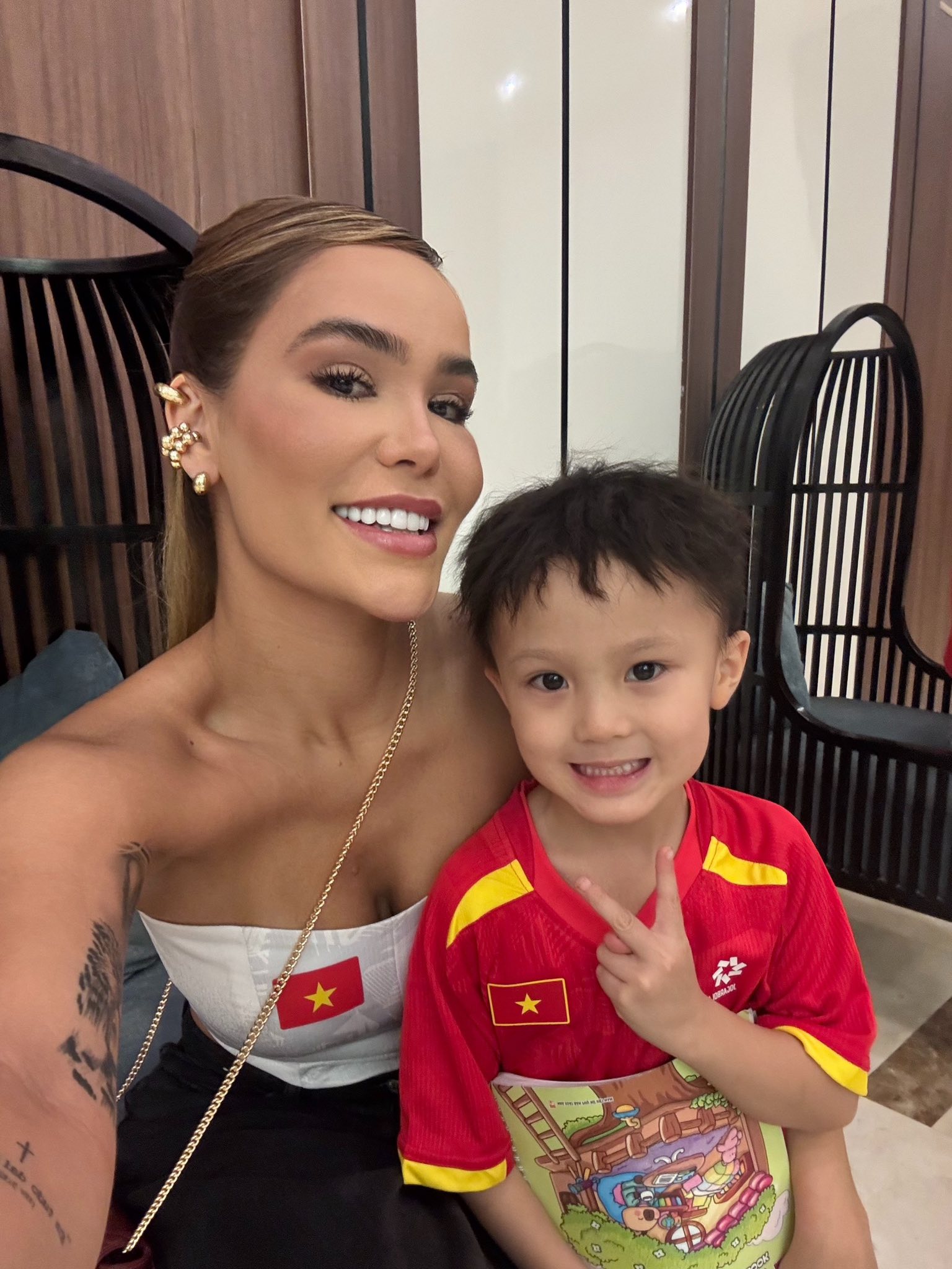 Sắc vóc quyến rũ của vợ Đỗ Hoàng Hên- Ảnh 4. Sắc vóc quyến rũ của vợ Đỗ Hoàng Hên- Ảnh 4.