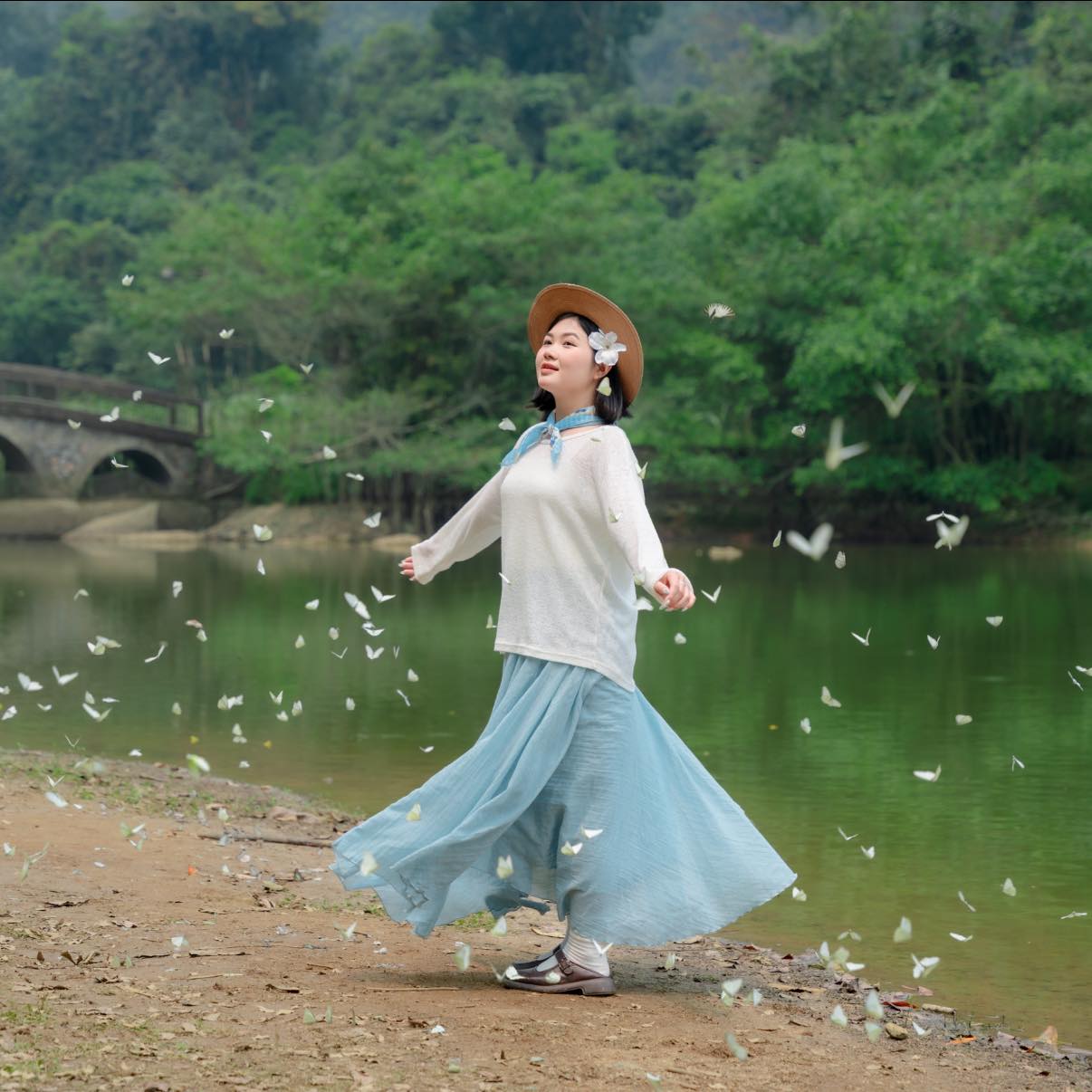 Lạc v&agrave;o "thế giới Ghibli" giữa đời thực: M&ugrave;a bướm C&uacute;c Phương rực rỡ nhất năm đ&atilde; gọi t&ecirc;n, trốn phố về rừng ngay th&ocirc;i!- Ảnh 9.