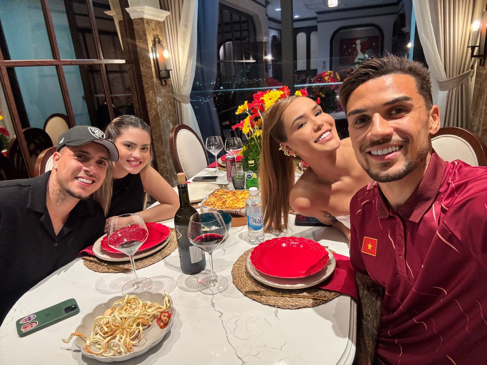 Sắc vóc quyến rũ của vợ Đỗ Hoàng Hên- Ảnh 5. Sắc vóc quyến rũ của vợ Đỗ Hoàng Hên- Ảnh 5.