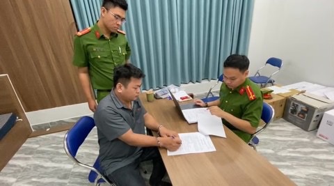 Công an TP.HCM tìm các nạn nhân bị Trần Tấn Hoàng lừa đảo- Ảnh 1. Công an TP.HCM tìm các nạn nhân bị Trần Tấn Hoàng lừa đảo- Ảnh 1.