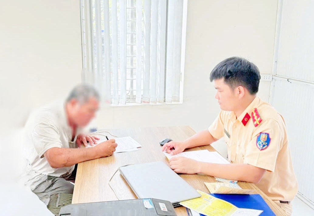 B&aacute;c th&ocirc;ng tin t&agrave;i xế xe kh&aacute;ch g&acirc;y tai nạn rồi bỏ chạy ở Đồng Nai- Ảnh 1.