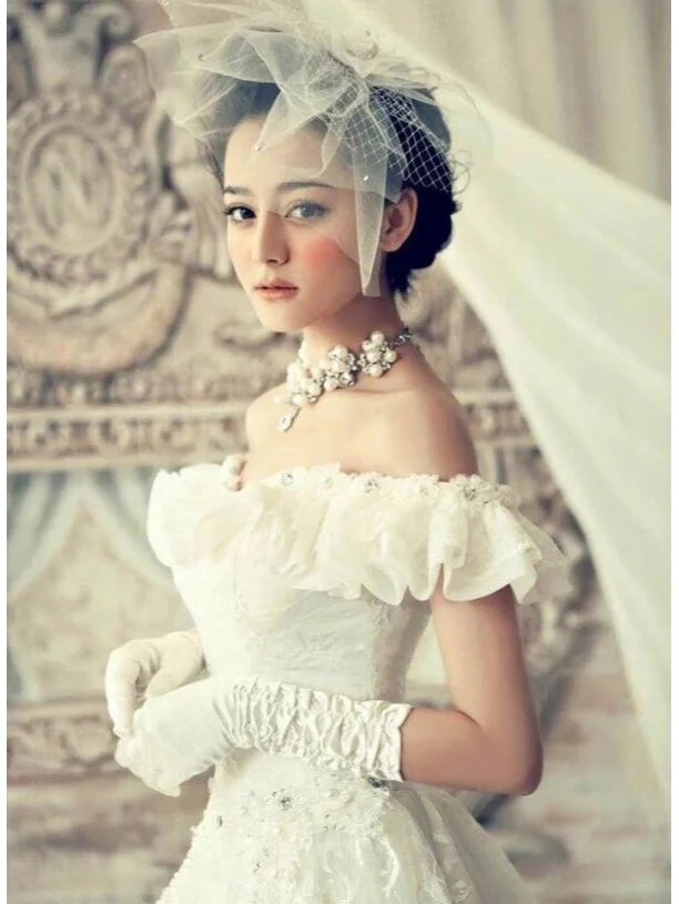 Mỹ nh&acirc;n mặc v&aacute;y cưới đẹp nhất showbiz gọi t&ecirc;n Địch Lệ Nhiệt Ba!- Ảnh 1.