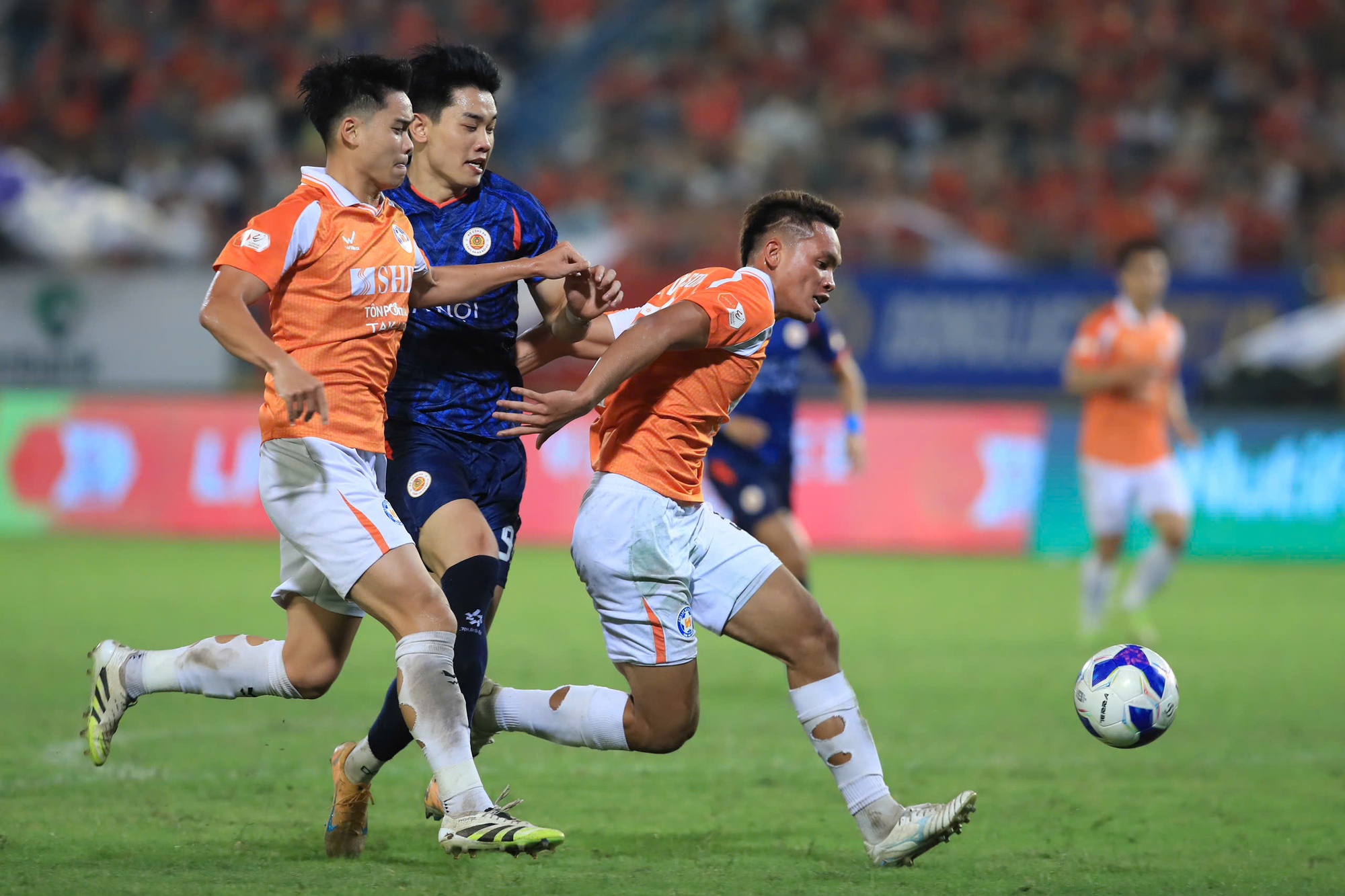 Đình Bắc lập cú đúp cho CAHN tại V.League, màn ăn mừng bùng nổ cảm xúc- Ảnh 15. Đình Bắc lập cú đúp cho CAHN tại V.League, màn ăn mừng bùng nổ cảm xúc- Ảnh 15.