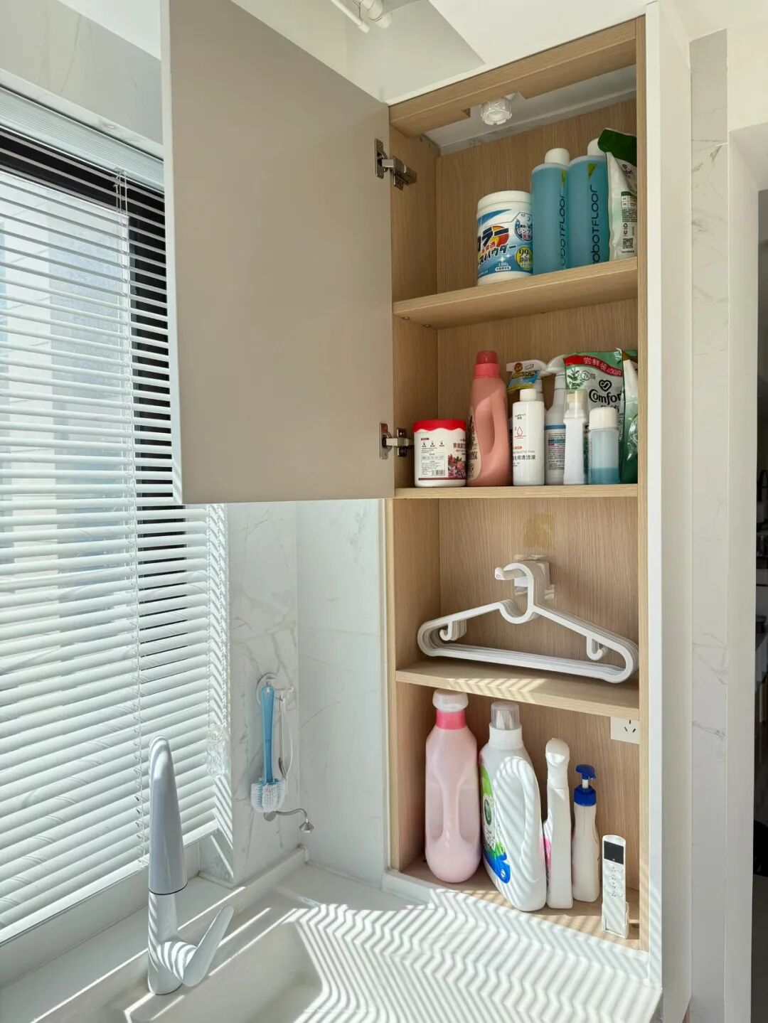 Thiết kế tủ kiểu mới của giới trẻ: Chỉ v&agrave;i cm cũng biến th&agrave;nh kh&ocirc;ng gian lưu trữ cực kỳ hiệu quả- Ảnh 4.