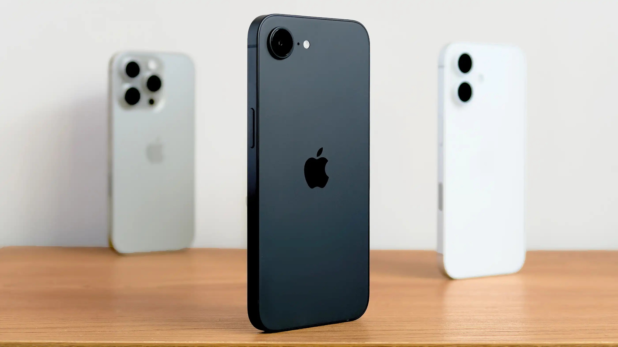Mẫu iPhone đang c&oacute; gi&aacute; giảm chạm đ&aacute;y ngay l&uacute;c n&agrave;y- Ảnh 1.
