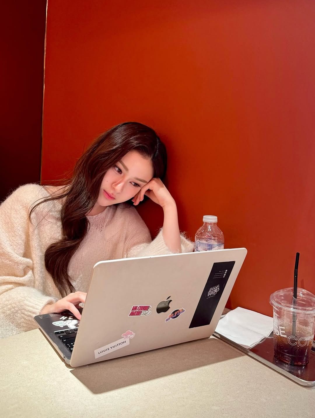 Một kh&aacute;i niệm mới đang &aacute;m ảnh d&acirc;n văn ph&ograve;ng- Ảnh 1.