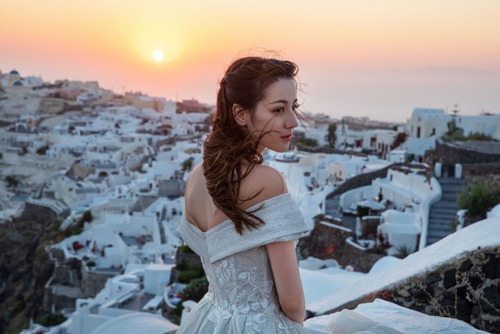 Mỹ nh&acirc;n mặc v&aacute;y cưới đẹp nhất showbiz gọi t&ecirc;n Địch Lệ Nhiệt Ba!- Ảnh 12.