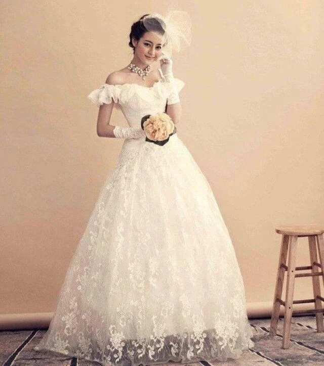 Mỹ nh&acirc;n mặc v&aacute;y cưới đẹp nhất showbiz gọi t&ecirc;n Địch Lệ Nhiệt Ba!- Ảnh 2.