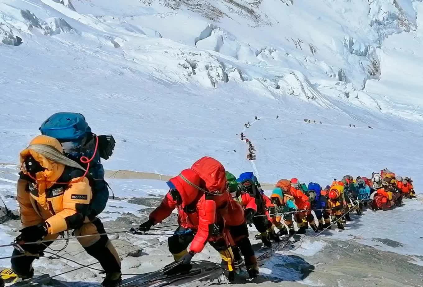 7 câu chuyện ám ảnh phía sau các “cột mốc thi thể” trên đỉnh Everest- Ảnh 10. 7 câu chuyện ám ảnh phía sau các “cột mốc thi thể” trên đỉnh Everest- Ảnh 10.