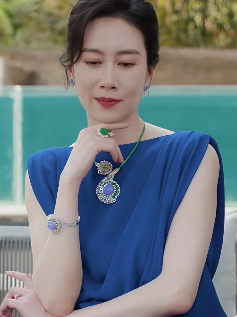 C&acirc;u chuyện ngọc b&iacute;ch của c&aacute;c "ph&uacute; b&agrave;": Người chọn độ trong, kẻ m&ecirc; m&agrave;u sắc, nh&igrave;n vi&ecirc;n ngọc tr&ecirc;n cổ biết được đẳng cấp thượng lưu đến đ&acirc;u- Ảnh 3.