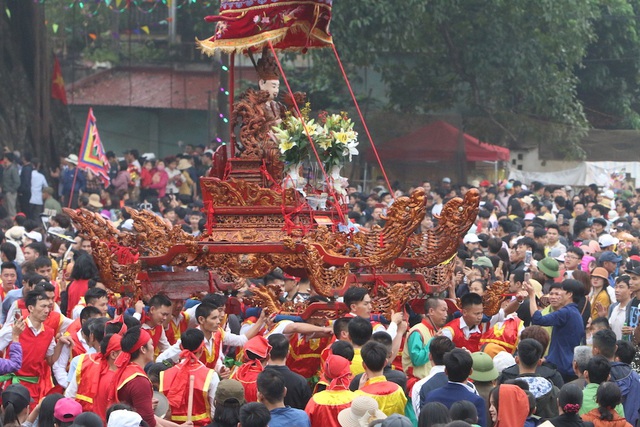 Cảnh tượng cuối tuần tại ngoại th&agrave;nh H&agrave; Nội, nhiều người nhận x&eacute;t: "Đ&ocirc;ng chưa từng c&oacute;!"- Ảnh 6.