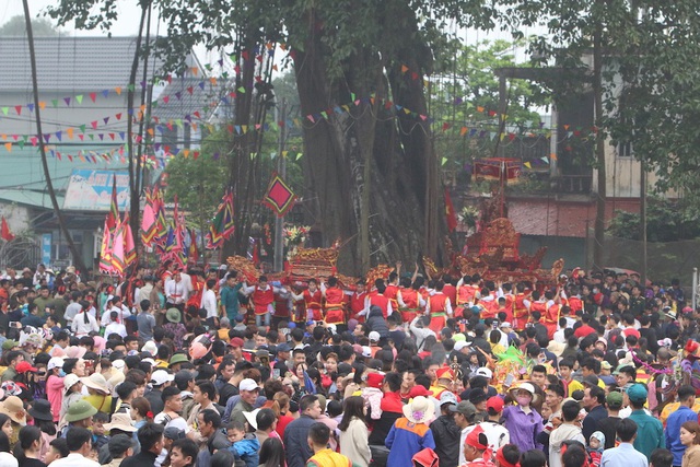 Cảnh tượng cuối tuần tại ngoại th&agrave;nh H&agrave; Nội, nhiều người nhận x&eacute;t: "Đ&ocirc;ng chưa từng c&oacute;!"- Ảnh 5.