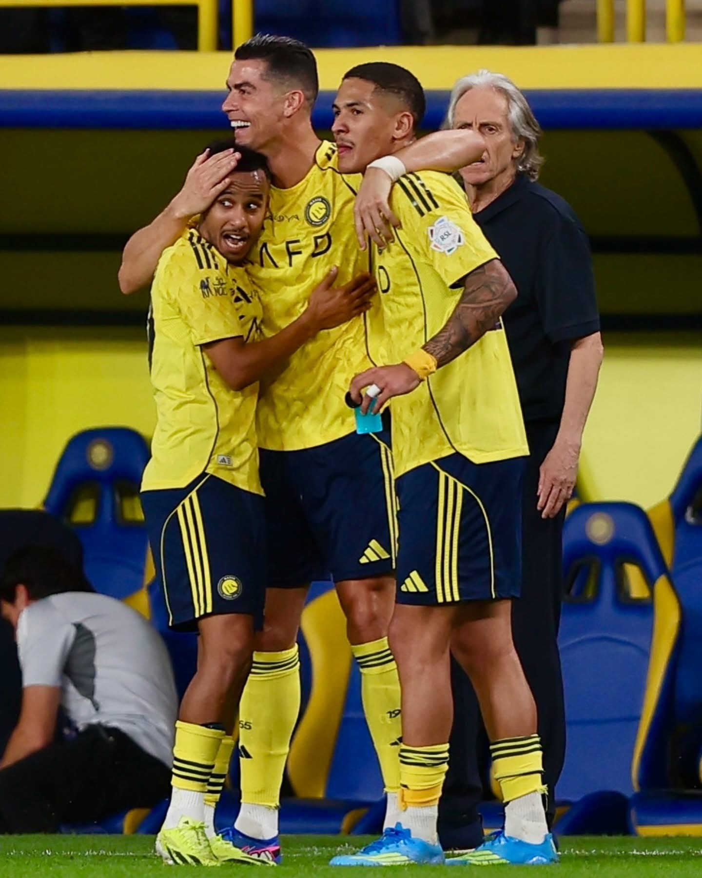 Đẳng cấp Ronaldo: Vừa trở lại sau chấn thương đ&atilde; lập c&uacute; đ&uacute;p- Ảnh 2.