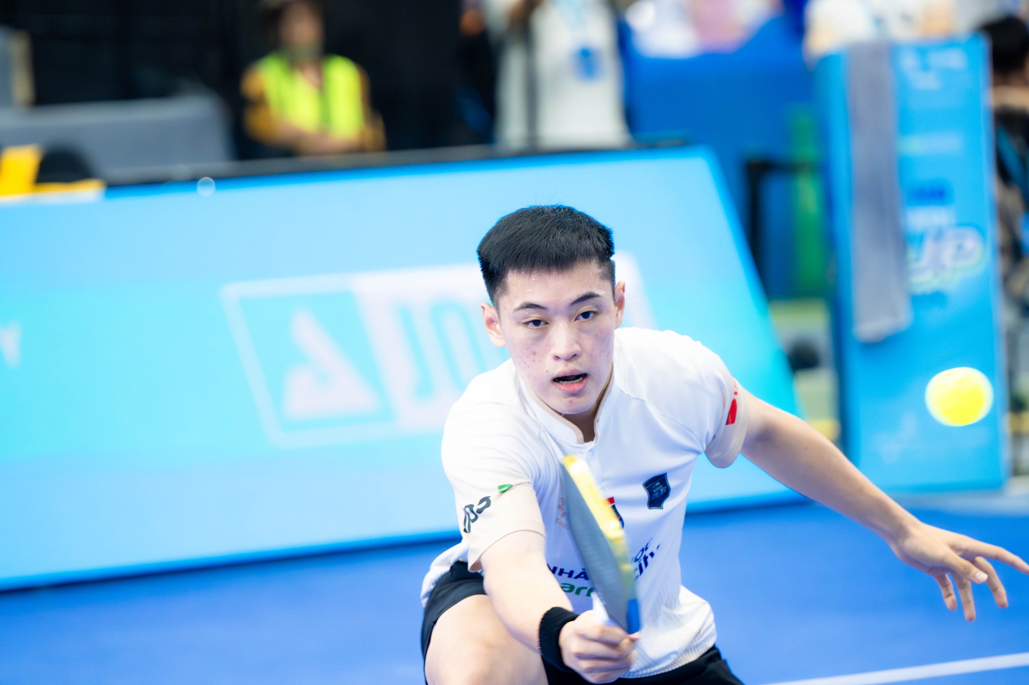 Đẳng cấp: Trương Vinh Hiển thắng nghẹt thở tay vợt Top 2 thế giới gi&agrave;nh v&eacute; v&agrave;o chung kết PPA Asia 1000 Hanoi Cup- Ảnh 8.