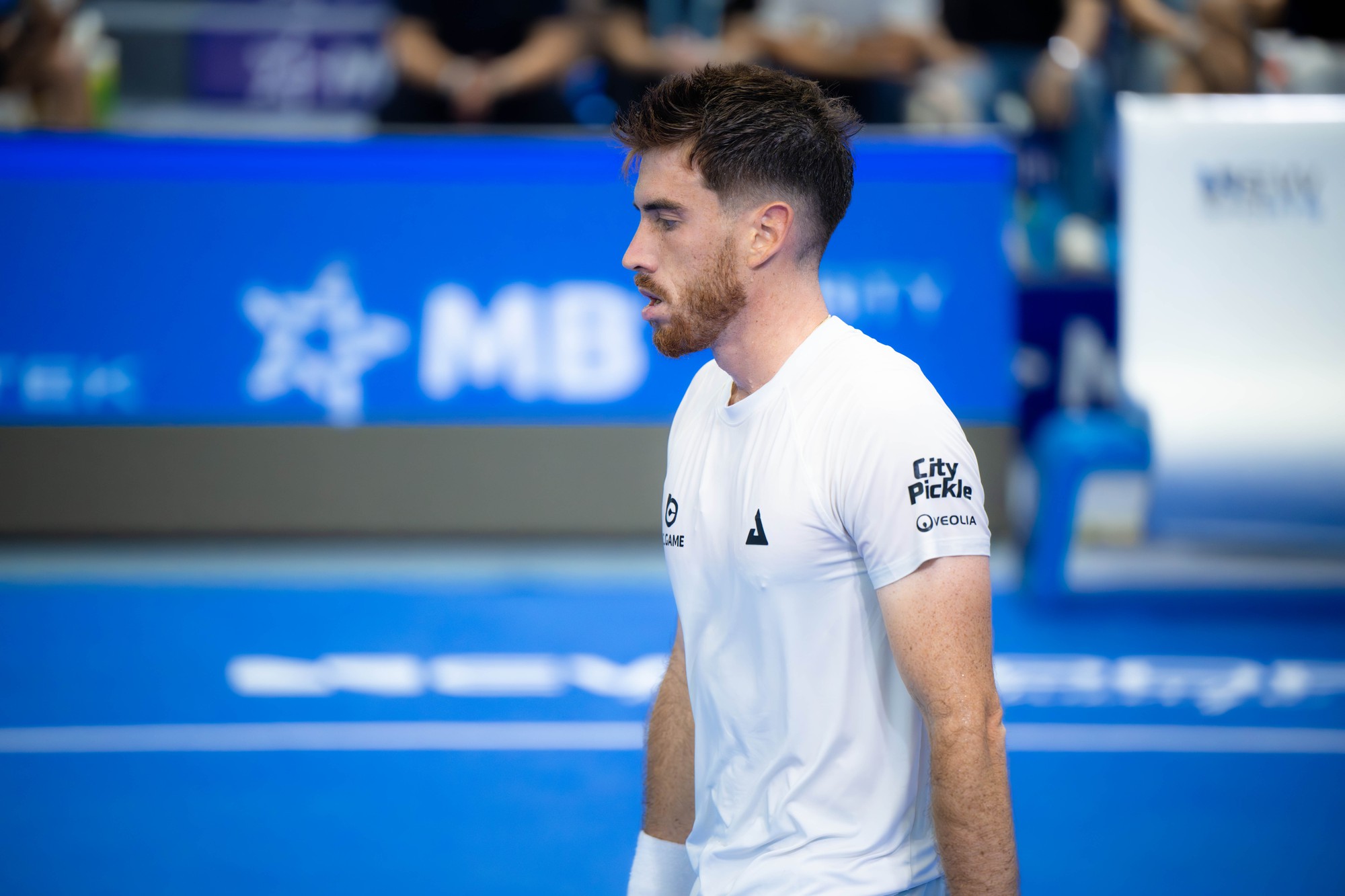 Tay vợt Top 2 PPA Staksrud &ldquo;phụng phịu&rdquo; suốt cả trận với Vinh Hiển, "ngượng ch&iacute;n mặt" khi khoe chi&ecirc;u tung vợt bất th&agrave;nh- Ảnh 2.