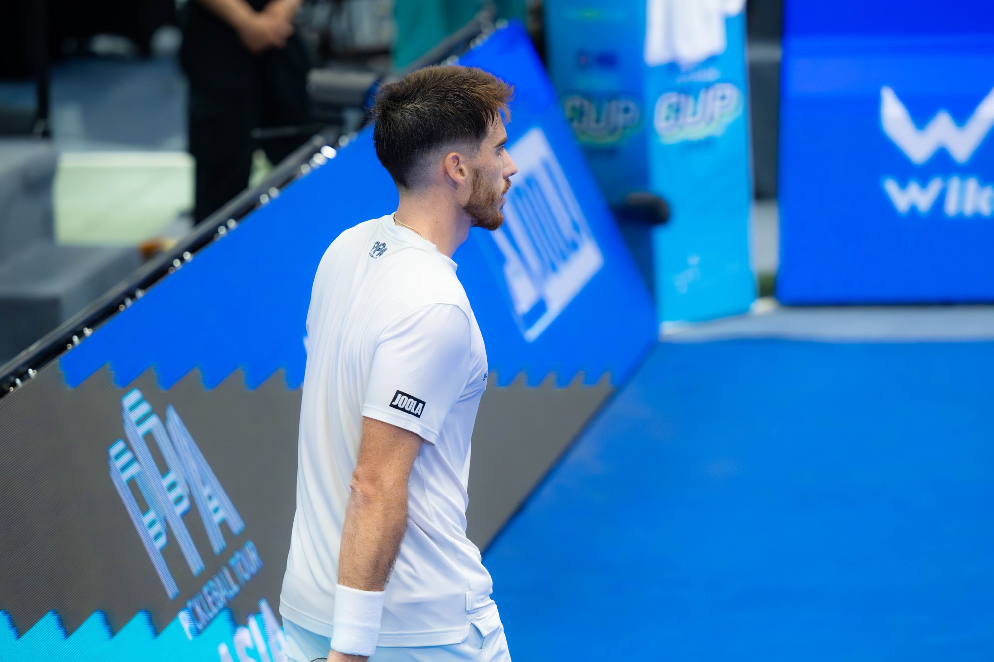 Tay vợt Top 2 PPA Staksrud &ldquo;phụng phịu&rdquo; suốt cả trận với Vinh Hiển, "ngượng ch&iacute;n mặt" khi khoe chi&ecirc;u tung vợt bất th&agrave;nh- Ảnh 1.