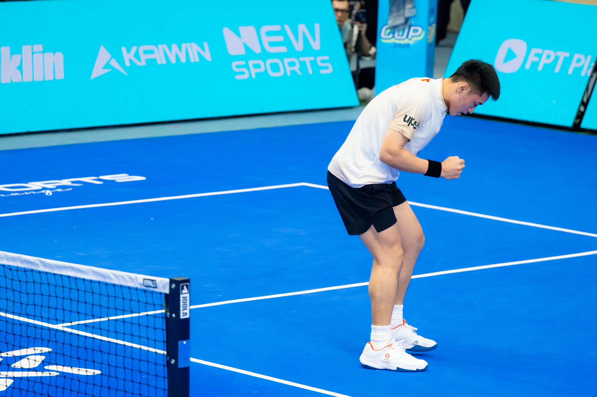 Tay vợt Top 2 PPA Staksrud &ldquo;phụng phịu&rdquo; suốt cả trận với Vinh Hiển, "ngượng ch&iacute;n mặt" khi khoe chi&ecirc;u tung vợt bất th&agrave;nh- Ảnh 15.