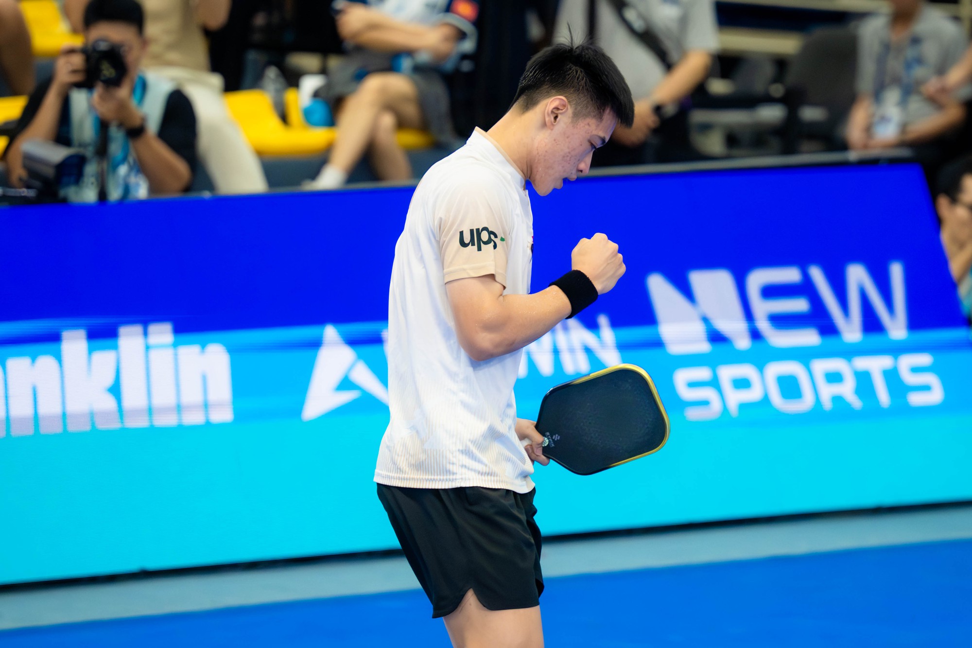 Tay vợt Top 2 PPA Staksrud &ldquo;phụng phịu&rdquo; suốt cả trận với Vinh Hiển, "ngượng ch&iacute;n mặt" khi khoe chi&ecirc;u tung vợt bất th&agrave;nh- Ảnh 12.