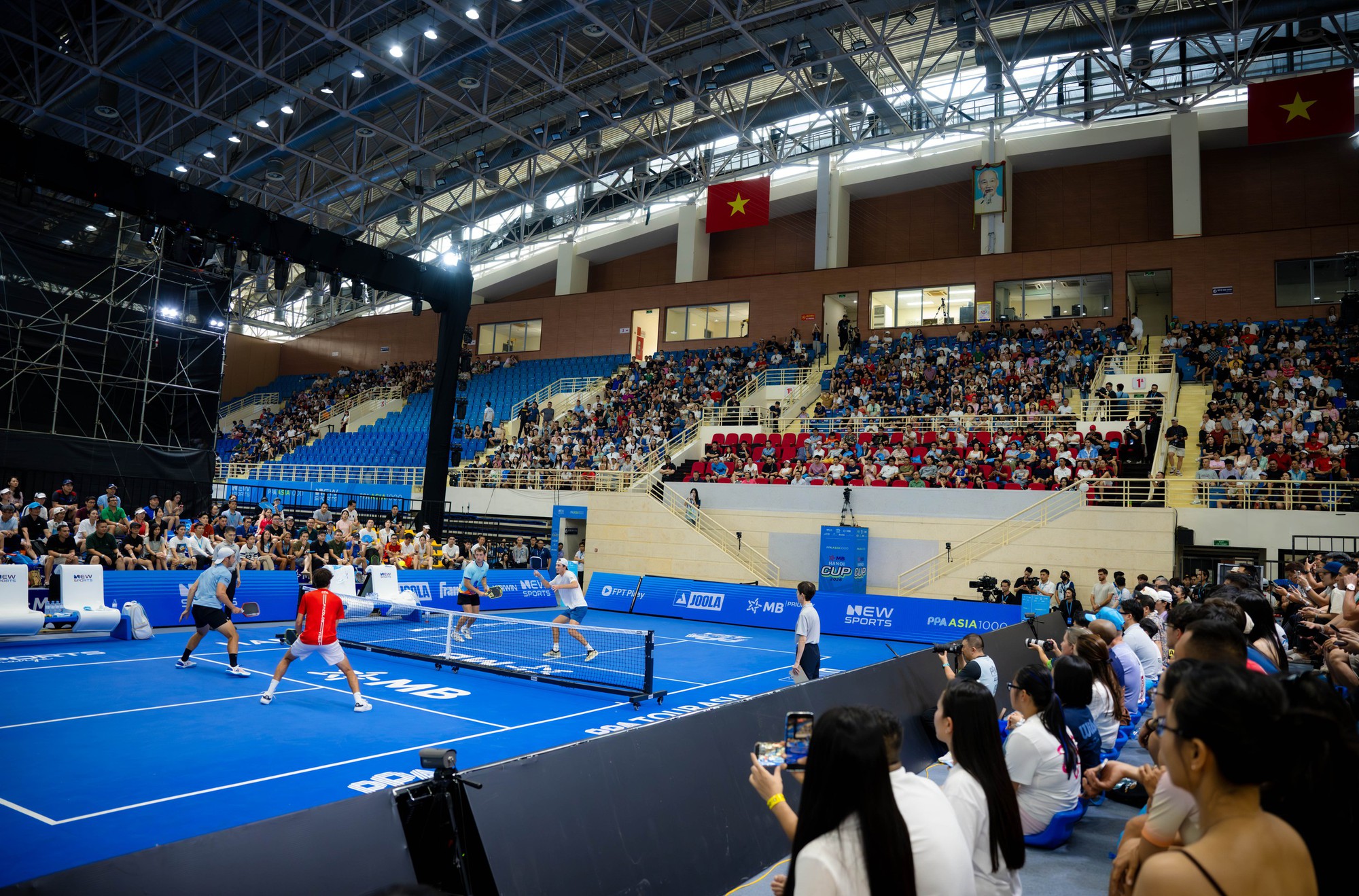 D&agrave;n si&ecirc;u sao PPA Mỹ cũng "phải l&ograve;ng" kh&aacute;n giả Việt, thi đấu thăng hoa hơn hẳn trong tiếng reo h&ograve; ở Mỹ Đ&igrave;nh- Ảnh 3.