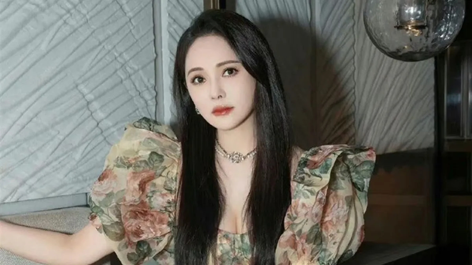 "Mỹ nh&acirc;n kh&ocirc;ng tuổi" Y Năng Tịnh hối hận v&igrave; chế độ ăn ki&ecirc;ng, khu&ocirc;n mặt chảy xệ, l&agrave;n da k&eacute;m sắc: Ai học theo n&ecirc;n "quay xe" ngay!- Ảnh 2.