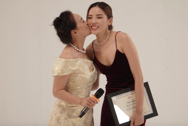 NSND đ&oacute;ng phim dẫn đầu ph&ograve;ng v&eacute;: L&agrave; mỹ nh&acirc;n m&agrave;n ảnh, U70 vẫn trẻ đẹp kh&oacute; tin- Ảnh 10.