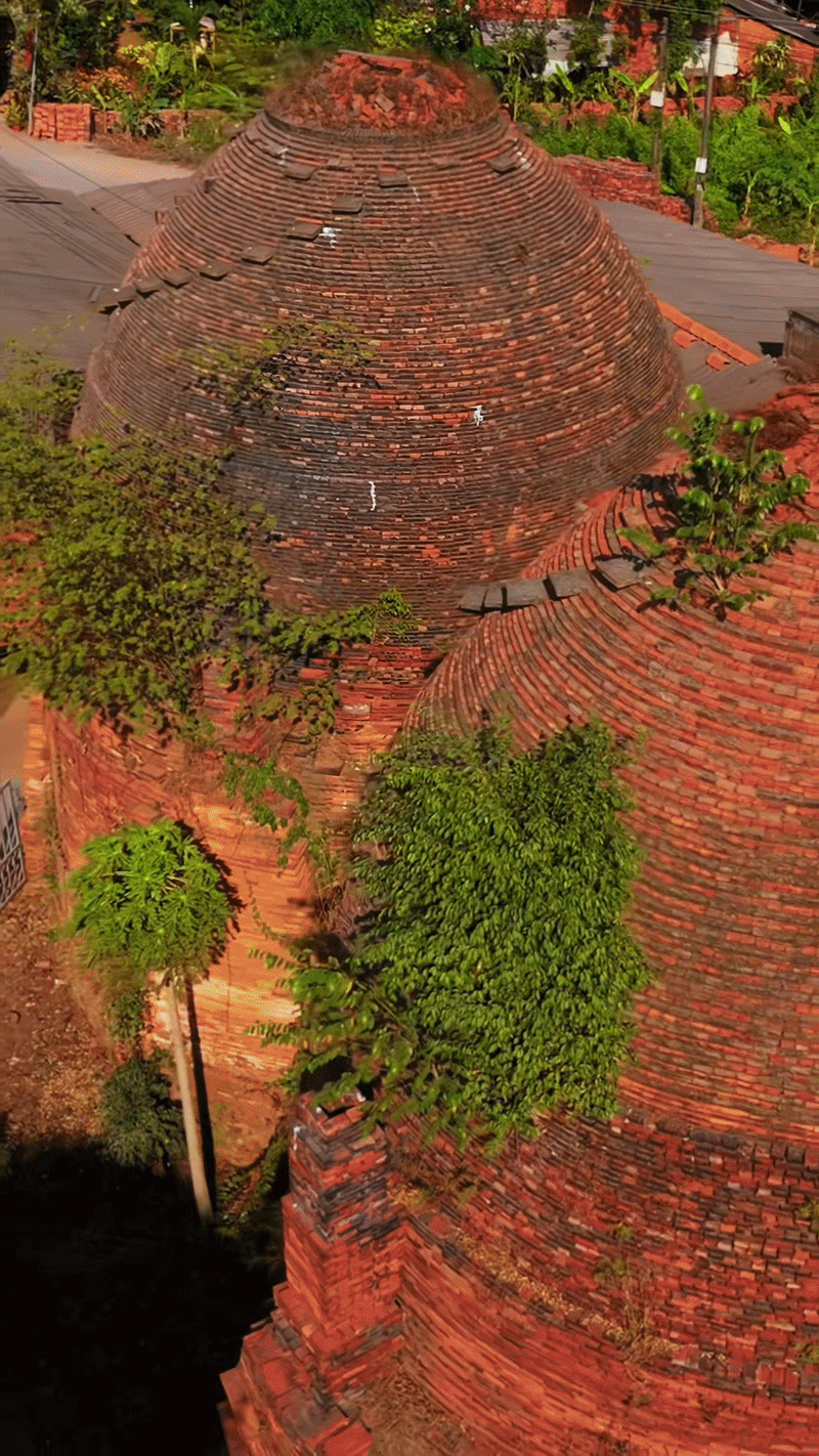 Lạc lối ở "Vương quốc đỏ" hơn 100 tuổi ở miền T&acirc;y: G&oacute;c check-in tuyệt đối điện ảnh, chục năm nữa chưa chắc đ&atilde; c&ograve;n nguy&ecirc;n vẹn để ngắm!- Ảnh 5.