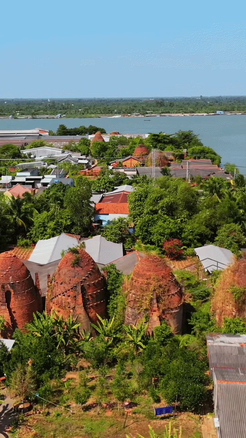 Lạc lối ở "Vương quốc đỏ" hơn 100 tuổi ở miền T&acirc;y: G&oacute;c check-in tuyệt đối điện ảnh, chục năm nữa chưa chắc đ&atilde; c&ograve;n nguy&ecirc;n vẹn để ngắm!- Ảnh 4.