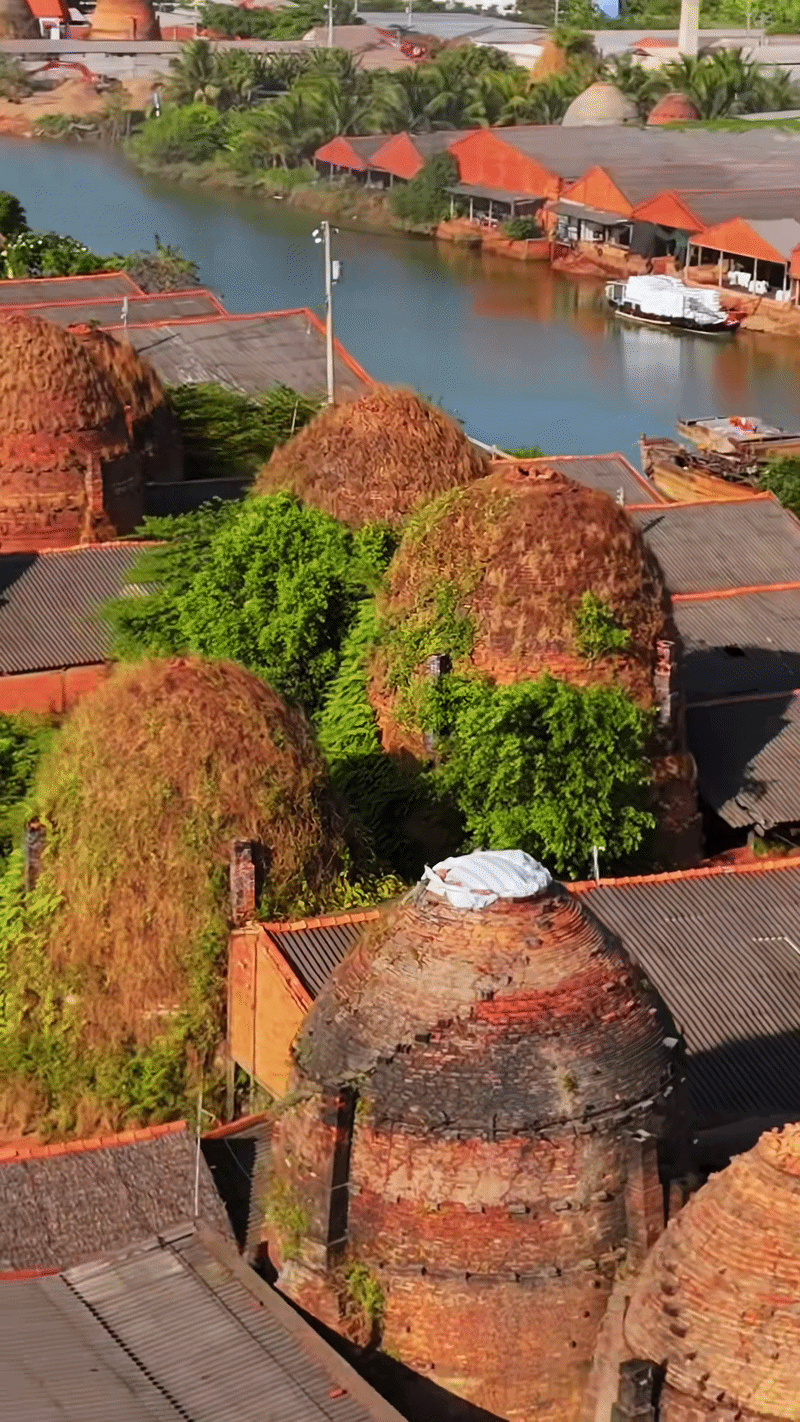 Lạc lối ở "Vương quốc đỏ" hơn 100 tuổi ở miền T&acirc;y: G&oacute;c check-in tuyệt đối điện ảnh, chục năm nữa chưa chắc đ&atilde; c&ograve;n nguy&ecirc;n vẹn để ngắm!- Ảnh 3.