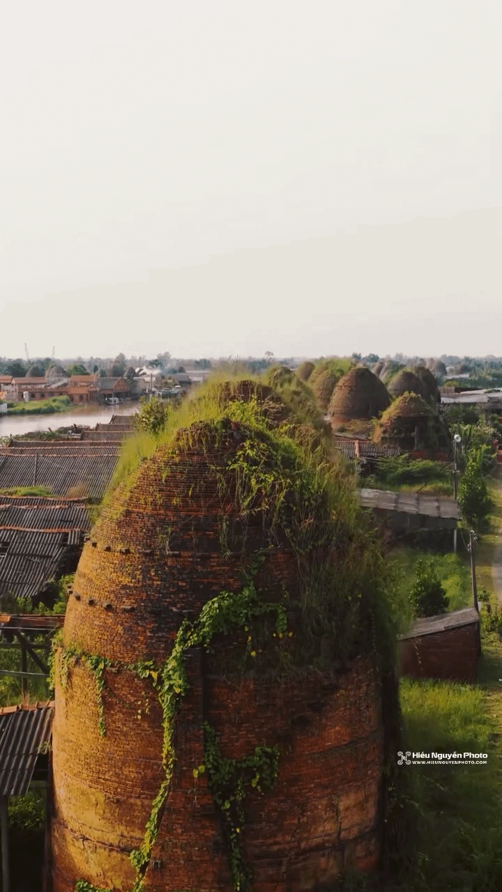 Lạc lối ở "Vương quốc đỏ" hơn 100 tuổi ở miền T&acirc;y: G&oacute;c check-in tuyệt đối điện ảnh, chục năm nữa chưa chắc đ&atilde; c&ograve;n nguy&ecirc;n vẹn để ngắm!- Ảnh 6.