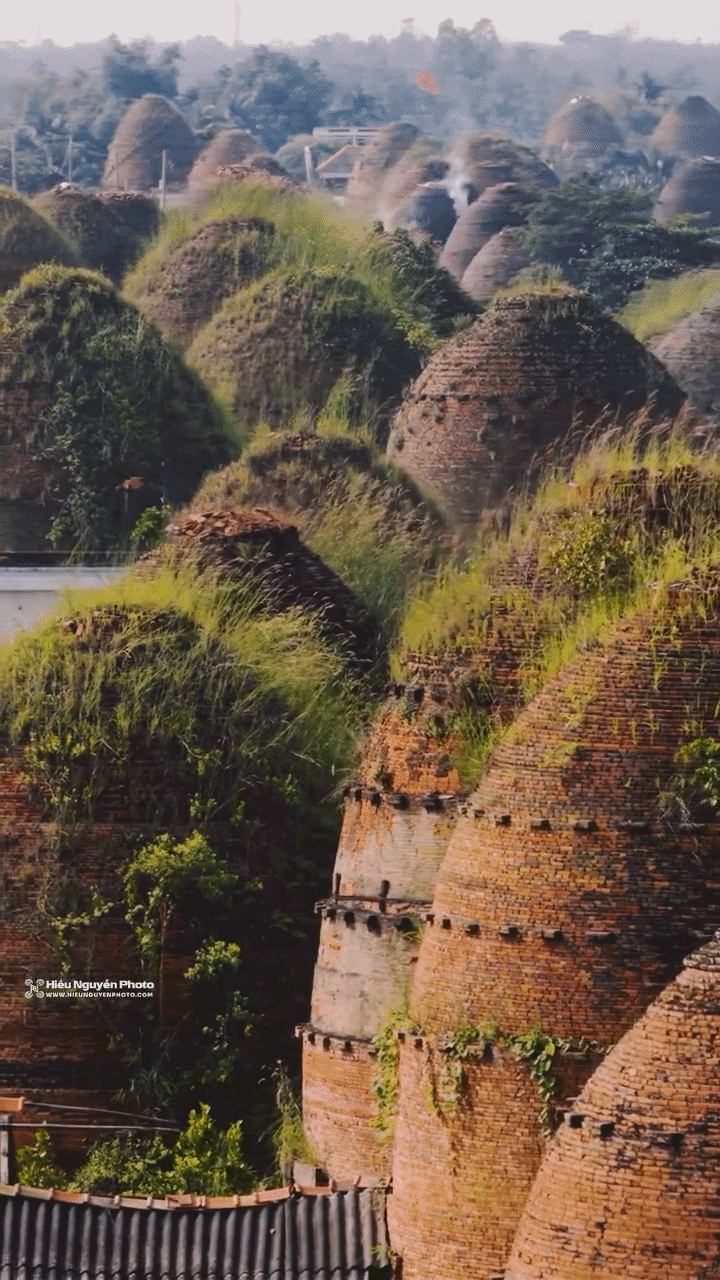 Lạc lối ở "Vương quốc đỏ" hơn 100 tuổi ở miền T&acirc;y: G&oacute;c check-in tuyệt đối điện ảnh, chục năm nữa chưa chắc đ&atilde; c&ograve;n nguy&ecirc;n vẹn để ngắm!- Ảnh 7.