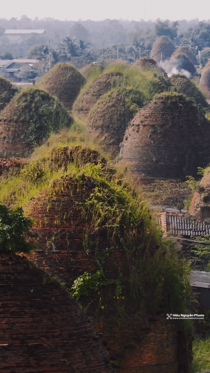 Lạc lối ở "Vương quốc đỏ" hơn 100 tuổi ở miền T&acirc;y: G&oacute;c check-in tuyệt đối điện ảnh, chục năm nữa chưa chắc đ&atilde; c&ograve;n nguy&ecirc;n vẹn để ngắm!- Ảnh 8.