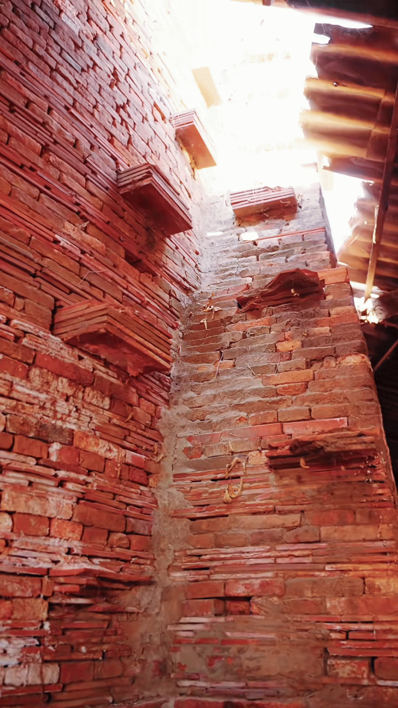 Lạc lối ở "Vương quốc đỏ" hơn 100 tuổi ở miền T&acirc;y: G&oacute;c check-in tuyệt đối điện ảnh, chục năm nữa chưa chắc đ&atilde; c&ograve;n nguy&ecirc;n vẹn để ngắm!- Ảnh 10.