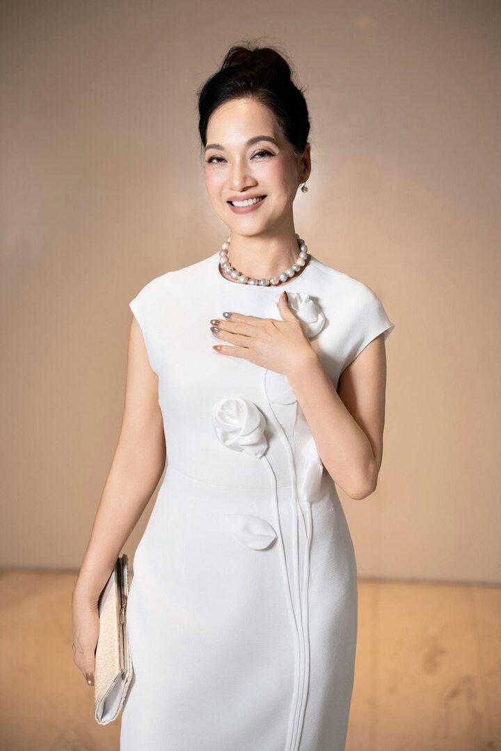 NSND đ&oacute;ng phim dẫn đầu ph&ograve;ng v&eacute;: L&agrave; mỹ nh&acirc;n m&agrave;n ảnh, U70 vẫn trẻ đẹp kh&oacute; tin- Ảnh 7.