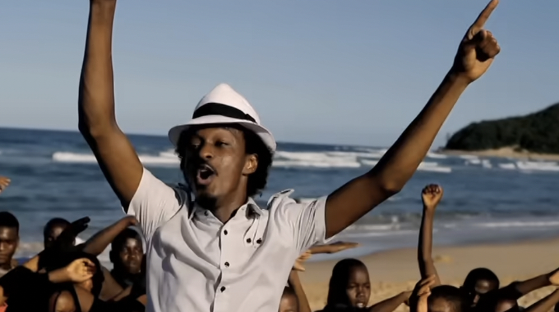 Một cảnh b&igrave;nh dị ở Việt Nam nổi tiếng to&agrave;n cầu khi xuất hiện trong MV huyền thoại World Cup 16 năm trước- Ảnh 5.