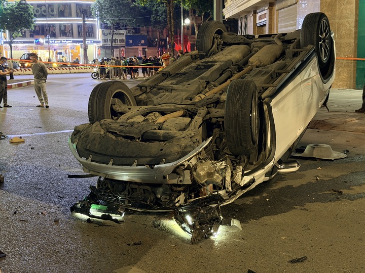 Khởi tố t&agrave;i xế &ocirc; t&ocirc; Lexus t&ocirc;ng li&ecirc;n ho&agrave;n 6 xe tr&ecirc;n phố H&agrave; Nội- Ảnh 1.