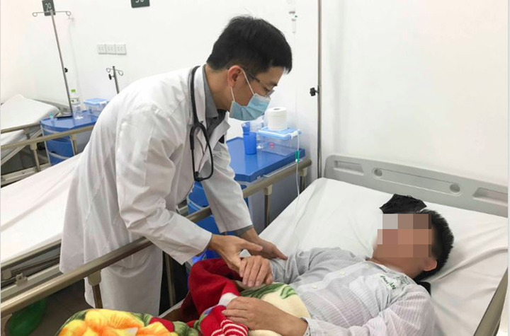 Li&ecirc;n tục thức khuya, tắm muộn, nam thanh ni&ecirc;n đột quỵ trong đ&ecirc;m- Ảnh 1.