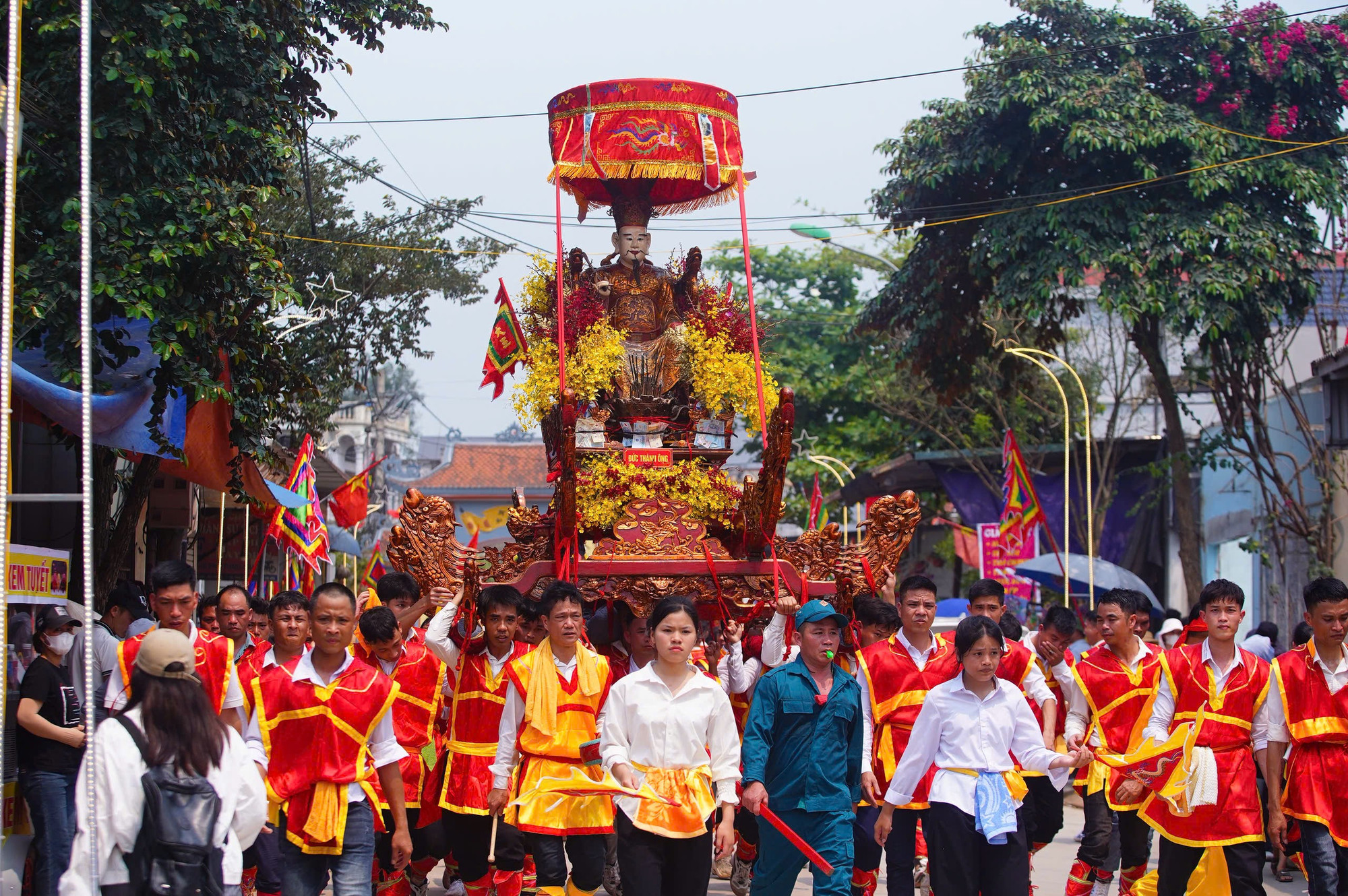 Cảnh tượng cuối tuần tại ngoại th&agrave;nh H&agrave; Nội, nhiều người nhận x&eacute;t: "Đ&ocirc;ng chưa từng c&oacute;!"- Ảnh 4.