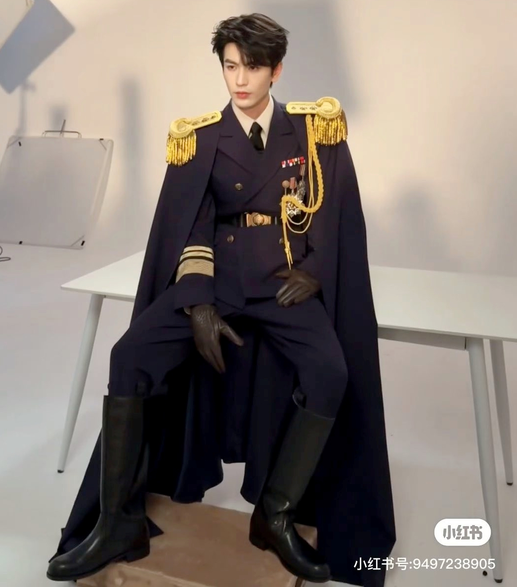 Trương Lăng H&aacute;ch buộc phải đổi nghề- Ảnh 2.