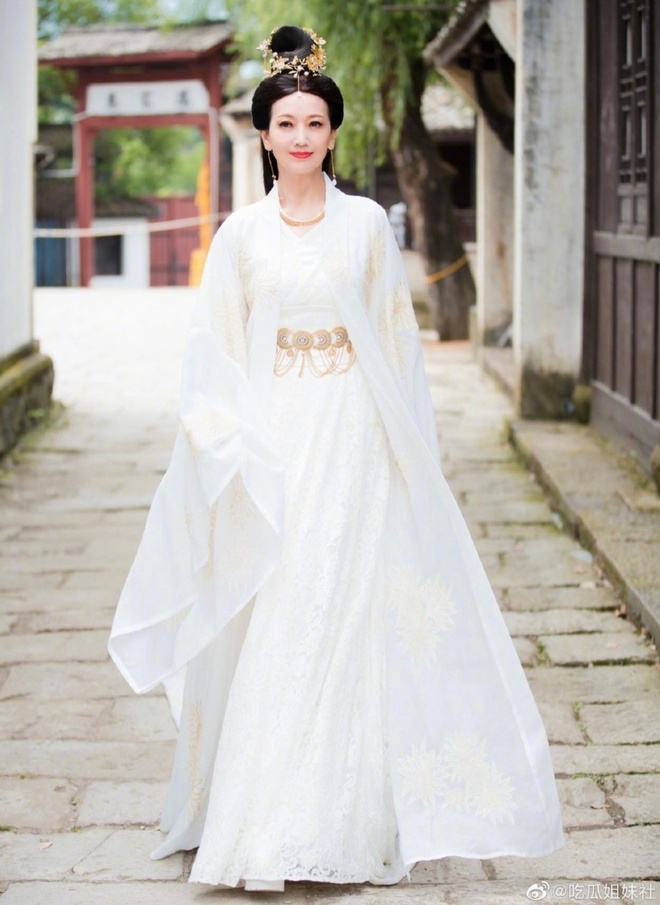 71 tuổi m&agrave; vẫn như 40, da căng d&aacute;ng gọn: minh tinh "Bến Thượng Hải" giữ th&oacute;i quen cực đơn giản, ai cũng l&agrave;m được nhưng &iacute;t người ki&ecirc;n tr&igrave;- Ảnh 5.