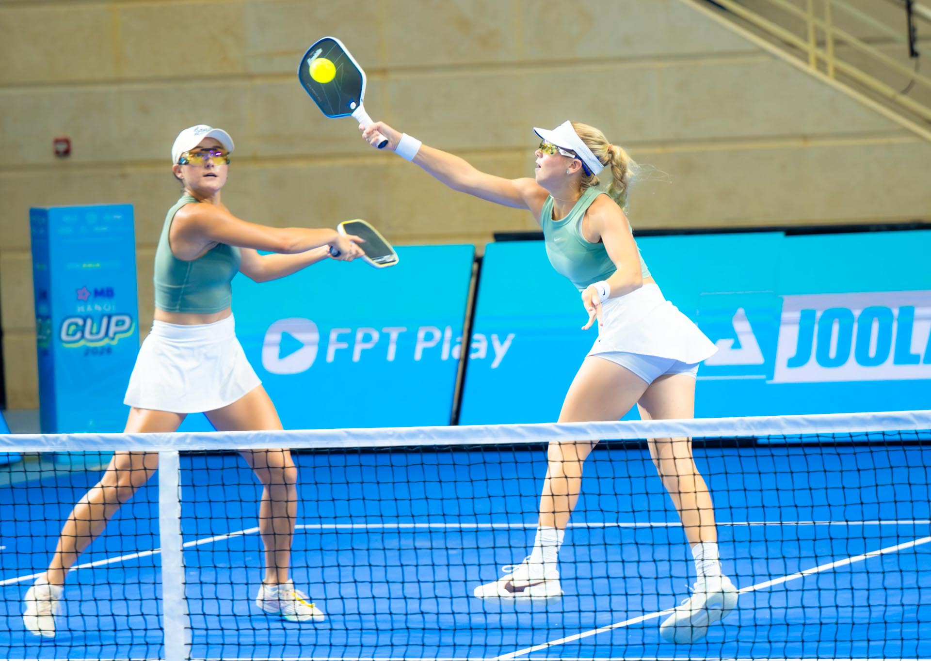 Đẳng cấp kh&ocirc;ng thể b&agrave;n c&atilde;i: "Thu Thuỷ - &Aacute;nh Dương" Anna Leigh Water - Anna Bright v&ocirc; địch PPA Hanoi, đội n&oacute;n l&aacute; cực y&ecirc;u- Ảnh 1.