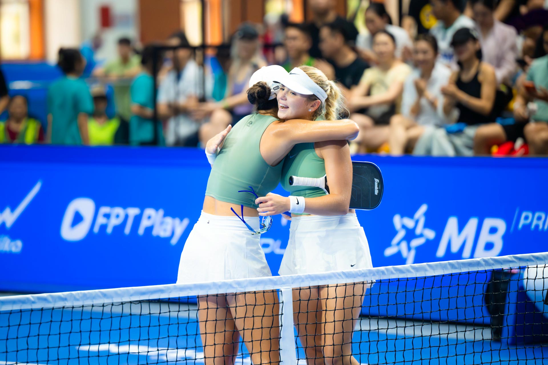 Đẳng cấp kh&ocirc;ng thể b&agrave;n c&atilde;i: "Thu Thuỷ - &Aacute;nh Dương" Anna Leigh Water - Anna Bright v&ocirc; địch PPA Hanoi, đội n&oacute;n l&aacute; cực y&ecirc;u- Ảnh 3.