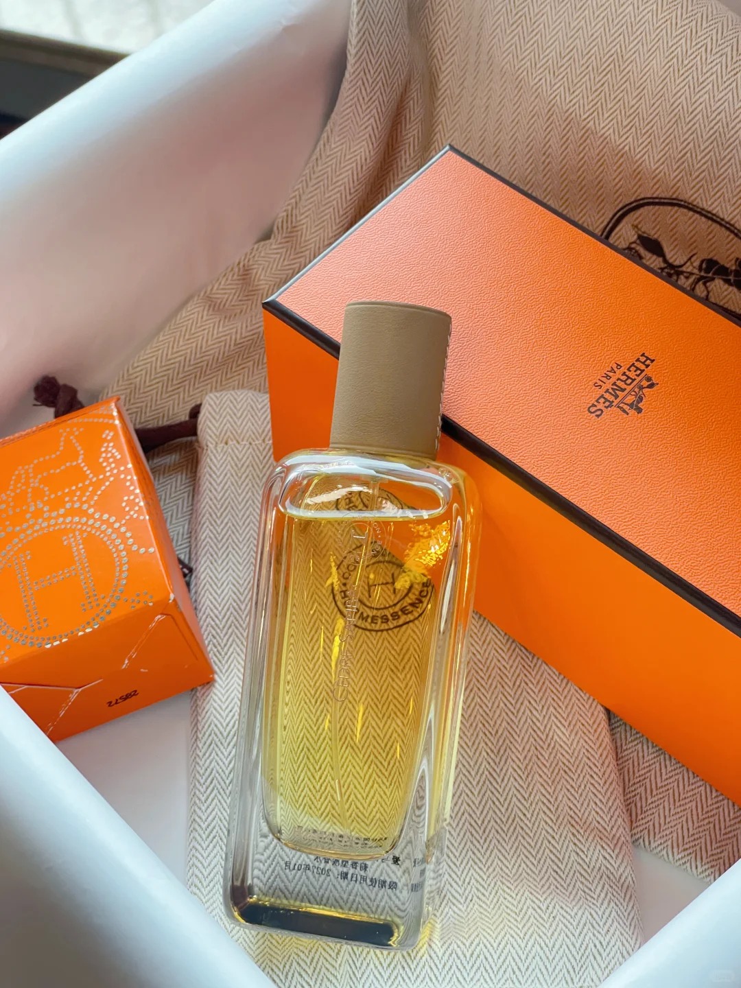 Linh nghiệm hơn cả đi cầu duy&ecirc;n: Top nước hoa "gọi đ&agrave;o hoa" vượng phong thủy gi&uacute;p bạn tho&aacute;t ế ngay năm 2026- Ảnh 11.