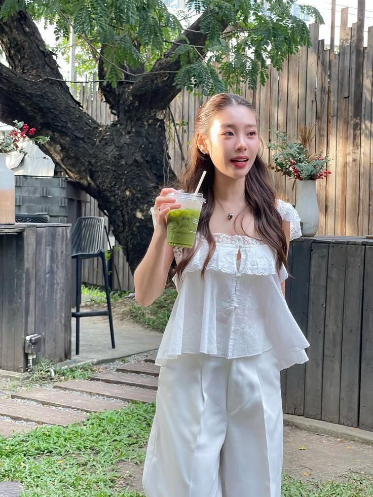 4 kiểu &aacute;o h&egrave; xinh lịm tim, phối với quần jeans hay ch&acirc;n v&aacute;y đều xuất sắc- Ảnh 6.