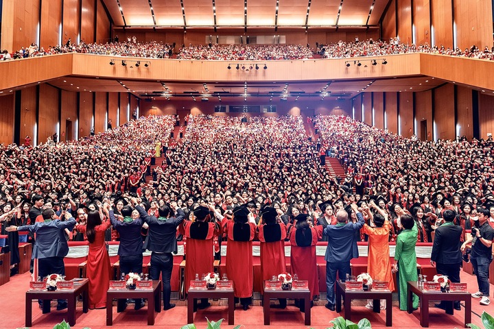 Hơn 1.260 sinh vi&ecirc;n Đại học Ngoại thương tốt nghiệp, 30% đạt loại xuất sắc- Ảnh 5.