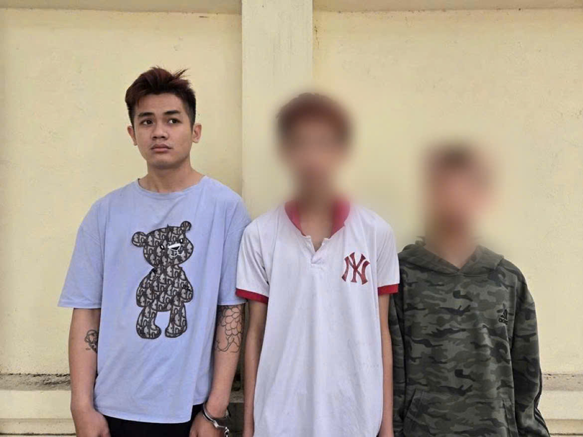 Bất ngờ 3 hung thủ cướp t&uacute;i x&aacute;ch của cụ b&agrave; 96 tuổi ngồi xe lăn: Nhỏ nhất mới 13 tuổi- Ảnh 1.