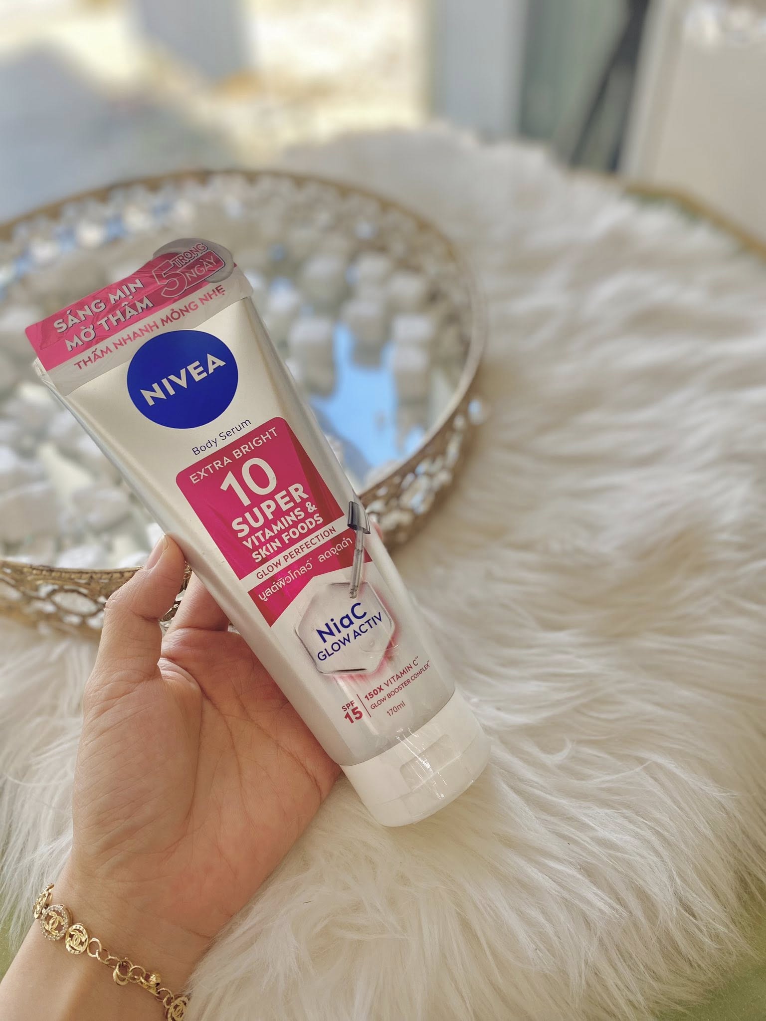 Triệu Lộ Tư v&agrave; c&aacute;ch dưỡng da "trắng ph&aacute;t s&aacute;ng" khiến hội g&aacute;i Trung thi nhau học theo- Ảnh 9.