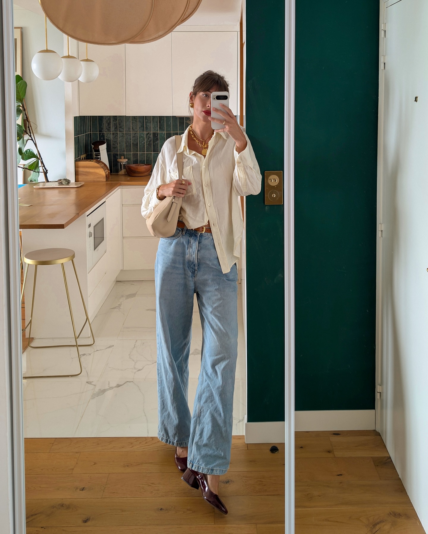 5 c&aacute;ch mặc quần jeans trong m&ugrave;a h&egrave; của phụ nữ Ph&aacute;p- Ảnh 8.