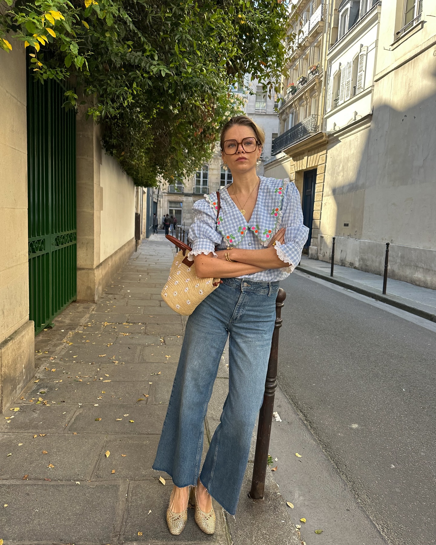 5 c&aacute;ch mặc quần jeans trong m&ugrave;a h&egrave; của phụ nữ Ph&aacute;p- Ảnh 1.